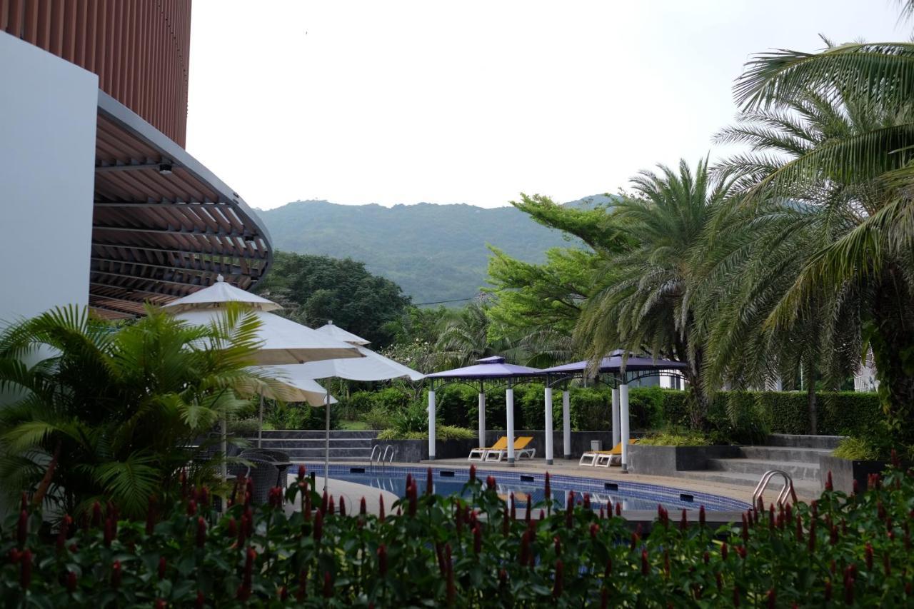 Private Villa At Oceanami Resort Phuochai 외부 사진